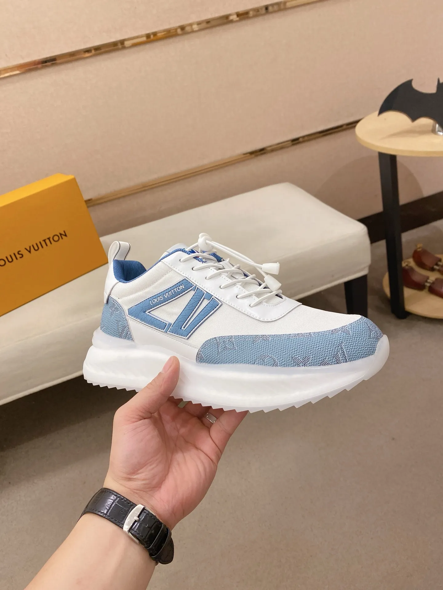 Factory price: 462💰🎉🎉LV~Louis Vuitton trendy men's shoes, new shipments, latest matching, the same style as the official website, super high quality, hot sales of the season [strong][strong][strong]Selected first-layer cowhide, comfortable cowhide lining, original last, comfortable on the feet, wear-resistant rubber outsole, size: 38-44.